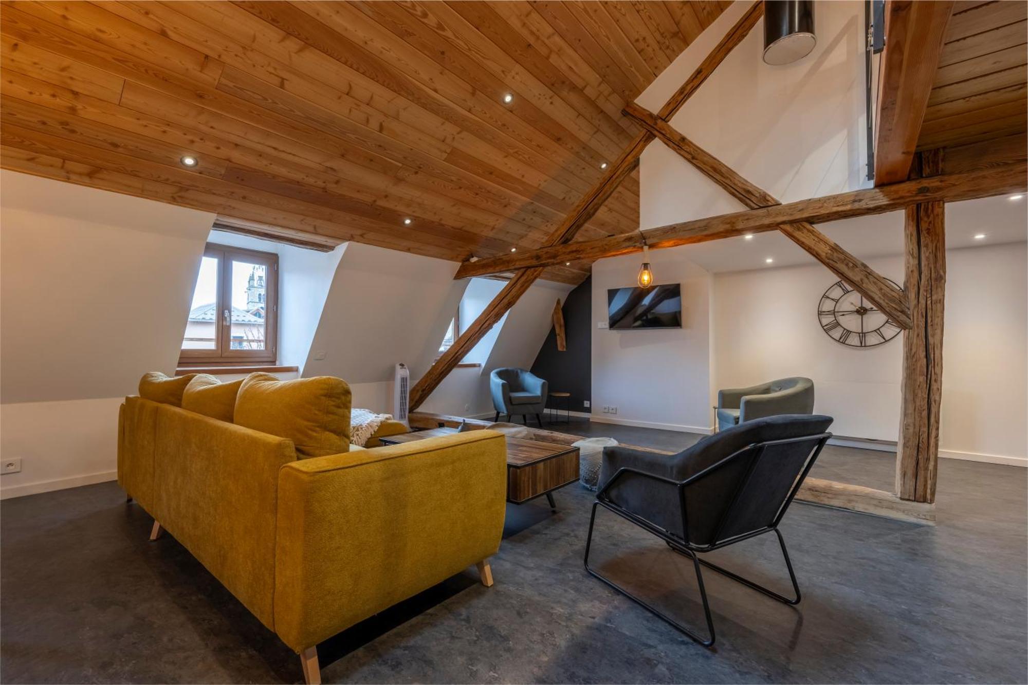 Superbe Loft - Situ Sur La Place Centrale Barcelonnette Exterior photo